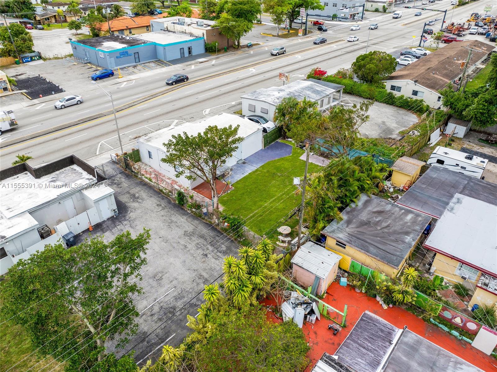 6335 Pembroke Road Hollywood, FL 33023 - Photo 8 of 29 an aerial view of a houses with yard