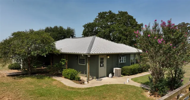 a ocean view with beach