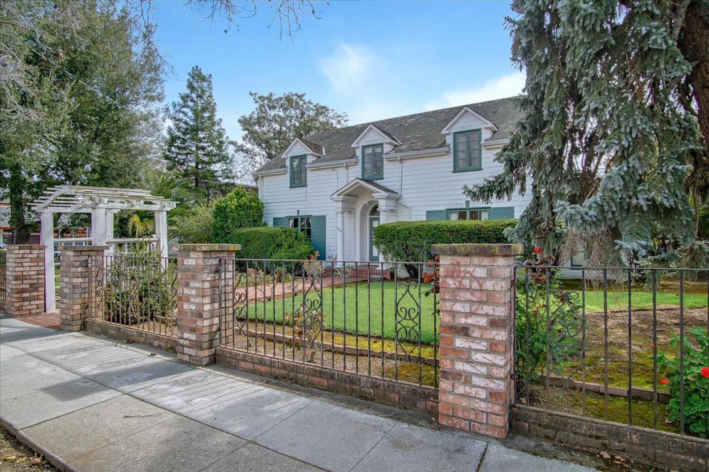 286 5th Street Gilroy, CA 95020 - Photo 3 of 47 front view of a house with a porch