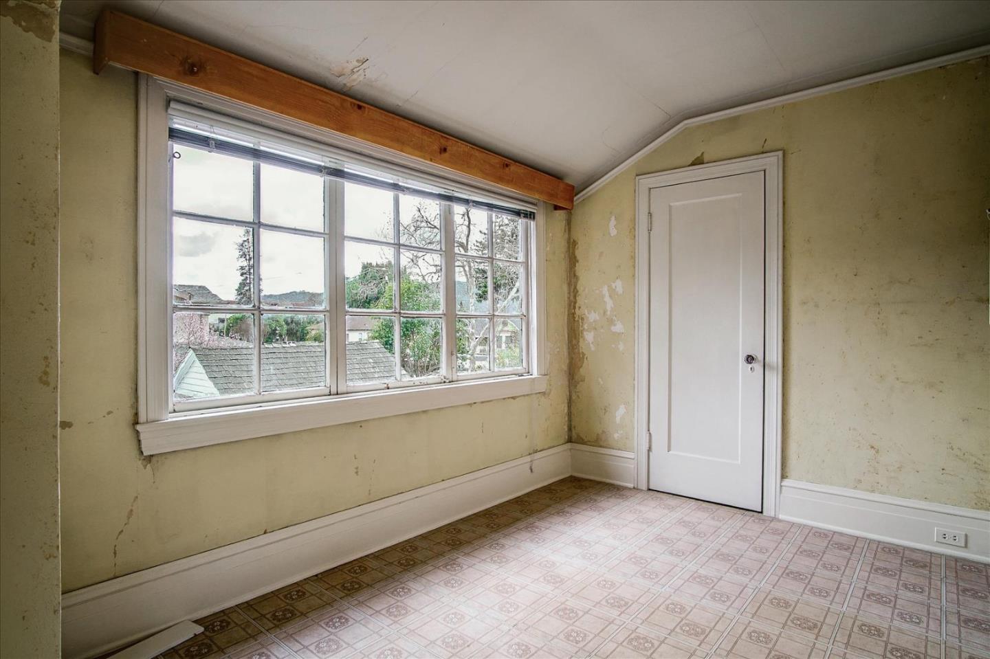 286 5th Street Gilroy, CA 95020 - Photo 22 of 47 an empty room with a window