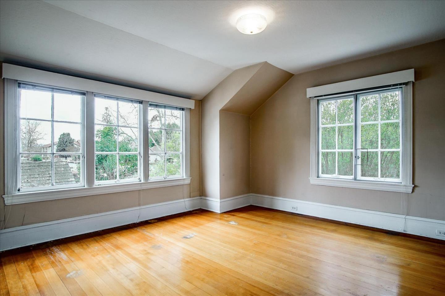 286 5th Street Gilroy, CA 95020 - Photo 30 of 47 an empty room with a window