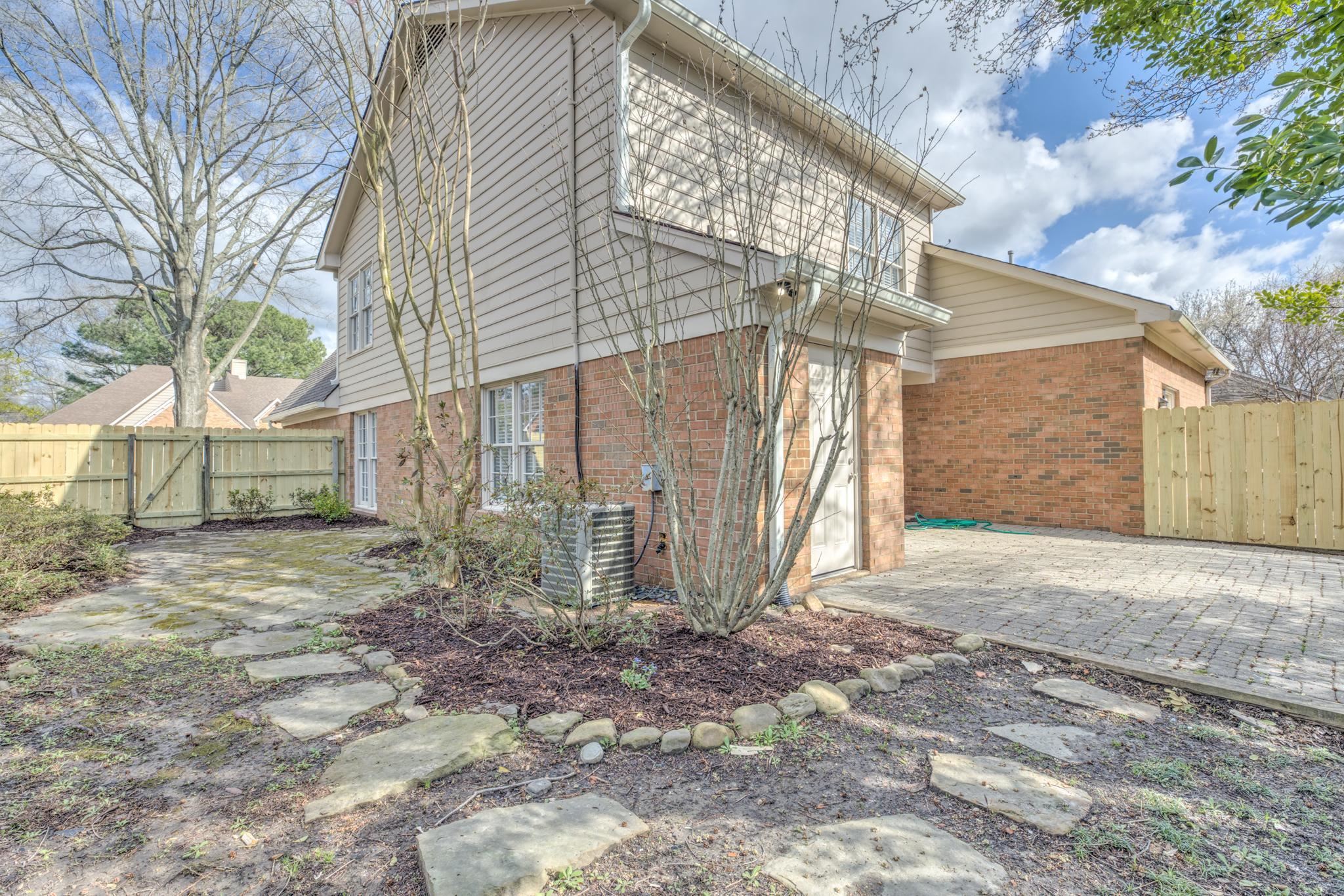 3997 Sawgrass Drive Memphis, TN 38125 - Photo 23 of 24 a backyard of a house
