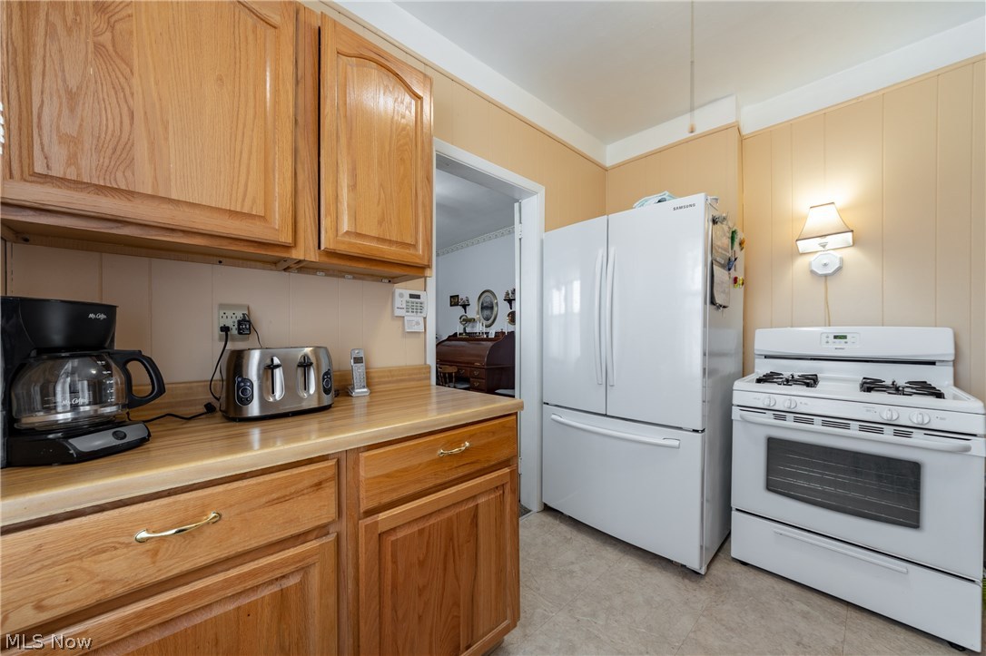 790 Alhambra Road Cleveland, OH 44110 - Photo 12 of 35