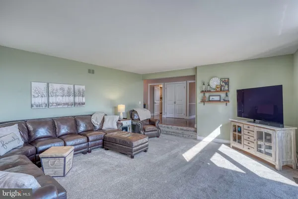 $585,000 | 107 Country Flower Road, Newark, DE 19711