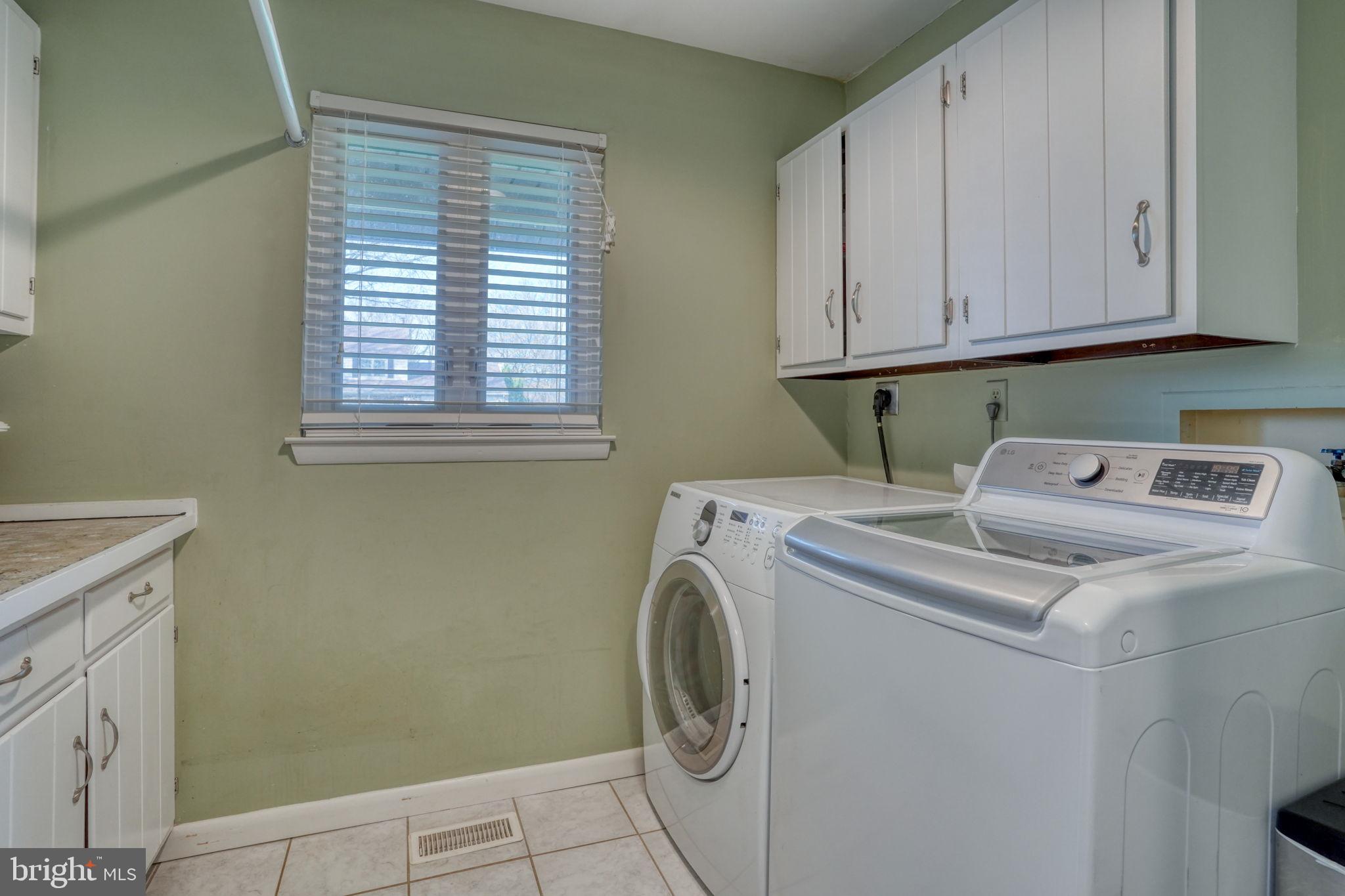 107 Country Flower Road Newark, DE 19711 - Photo 13 of 46 Main level laundry