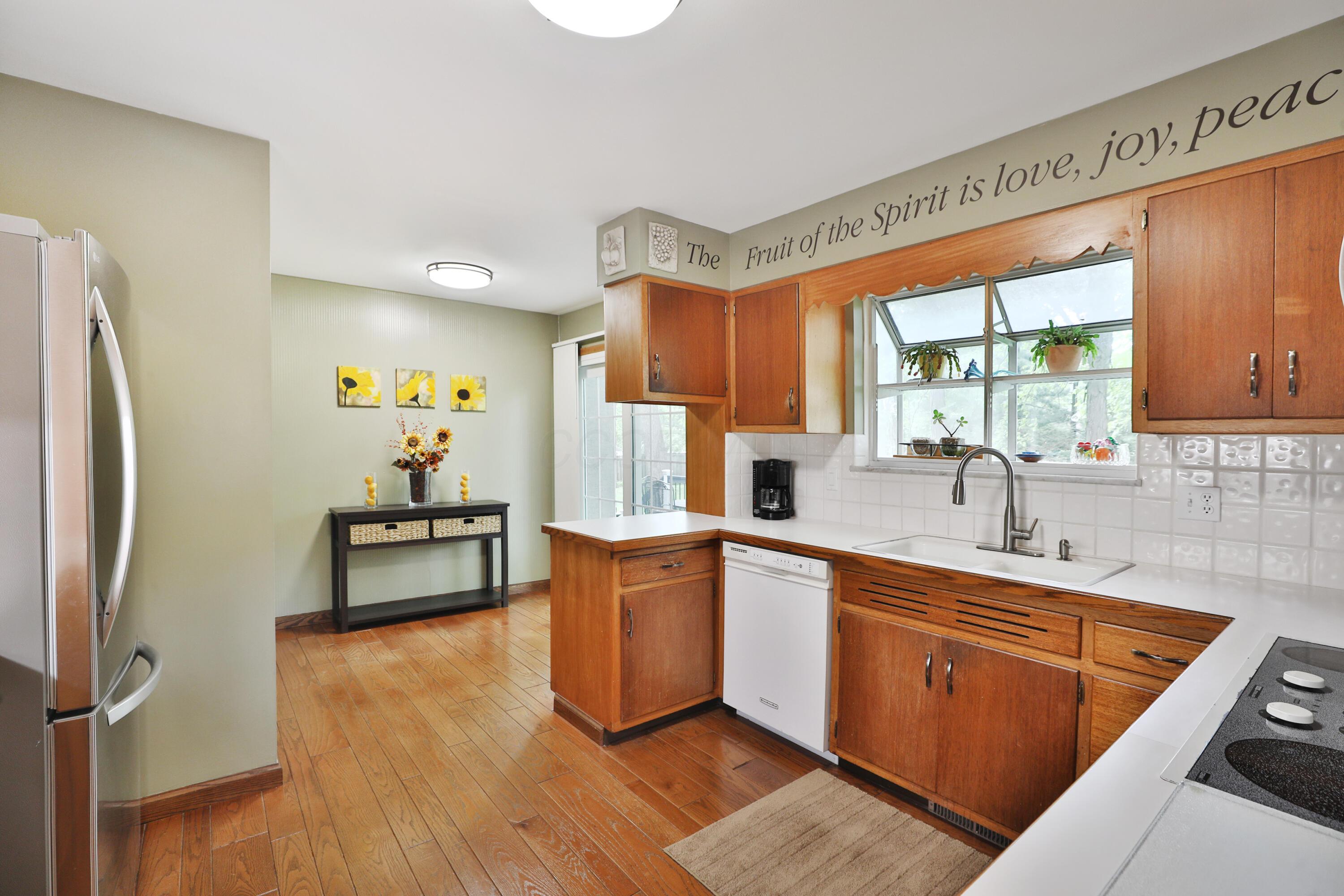 6653 Merwin Road Columbus, OH 43235 - Photo 25 of 55 Kitchen