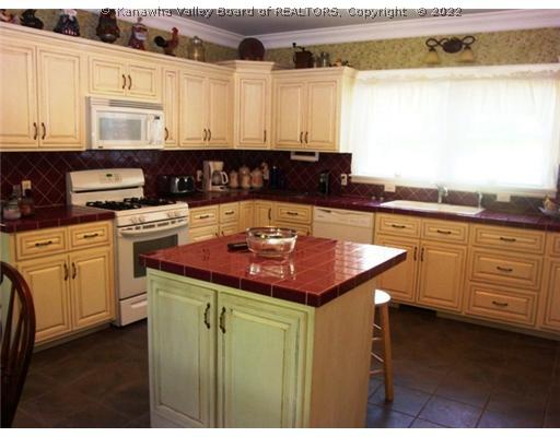 23 Mountain View Drive Ripley, WV 25271 - Photo 2 of 16 Kitchen.