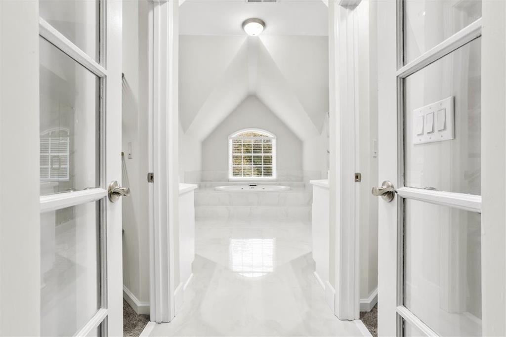 3425 Kingsland Circle Berkeley Lake, GA 30096 - Photo 22 of 45 a view of a hallway with windows and entryway