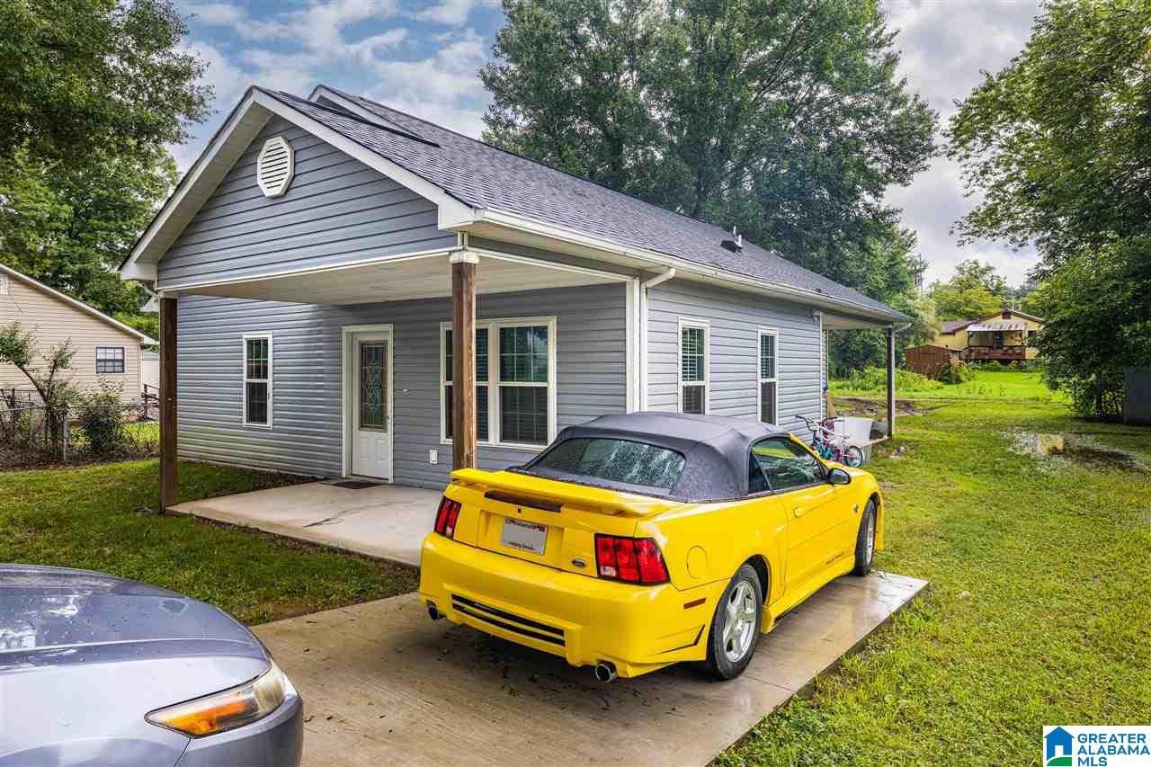 205 Hudson Avenue Oneonta, AL 35121 - Photo 3 of 23