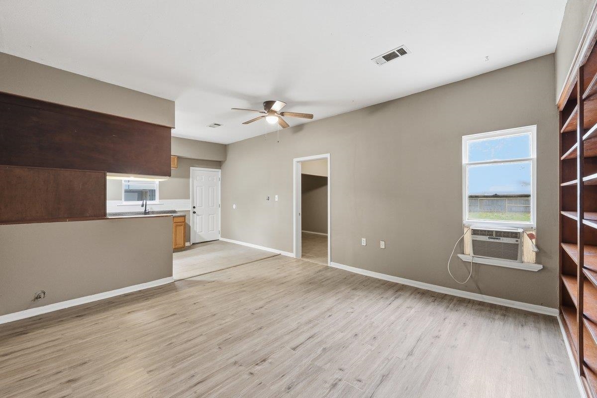 1098 Terry Road Vidor, TX 77662 - Photo 17 of 46