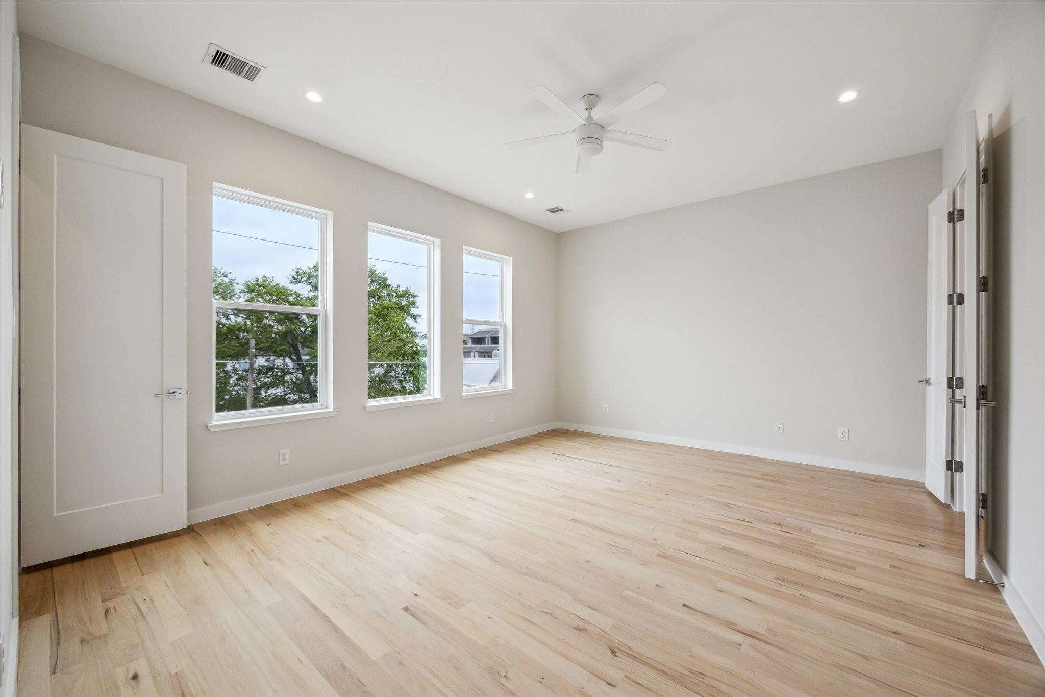 1508 Sabine Street Houston, TX 77007 - Photo 16 of 38 Primary Bedroom