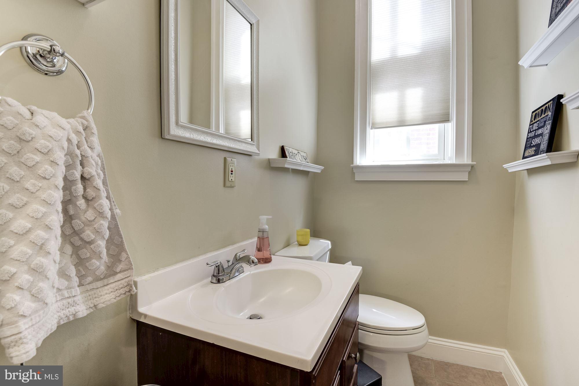 905 Constitution Avenue Northeast Washington, DC 20002 - Photo 11 of 30 Main Level Powder Room