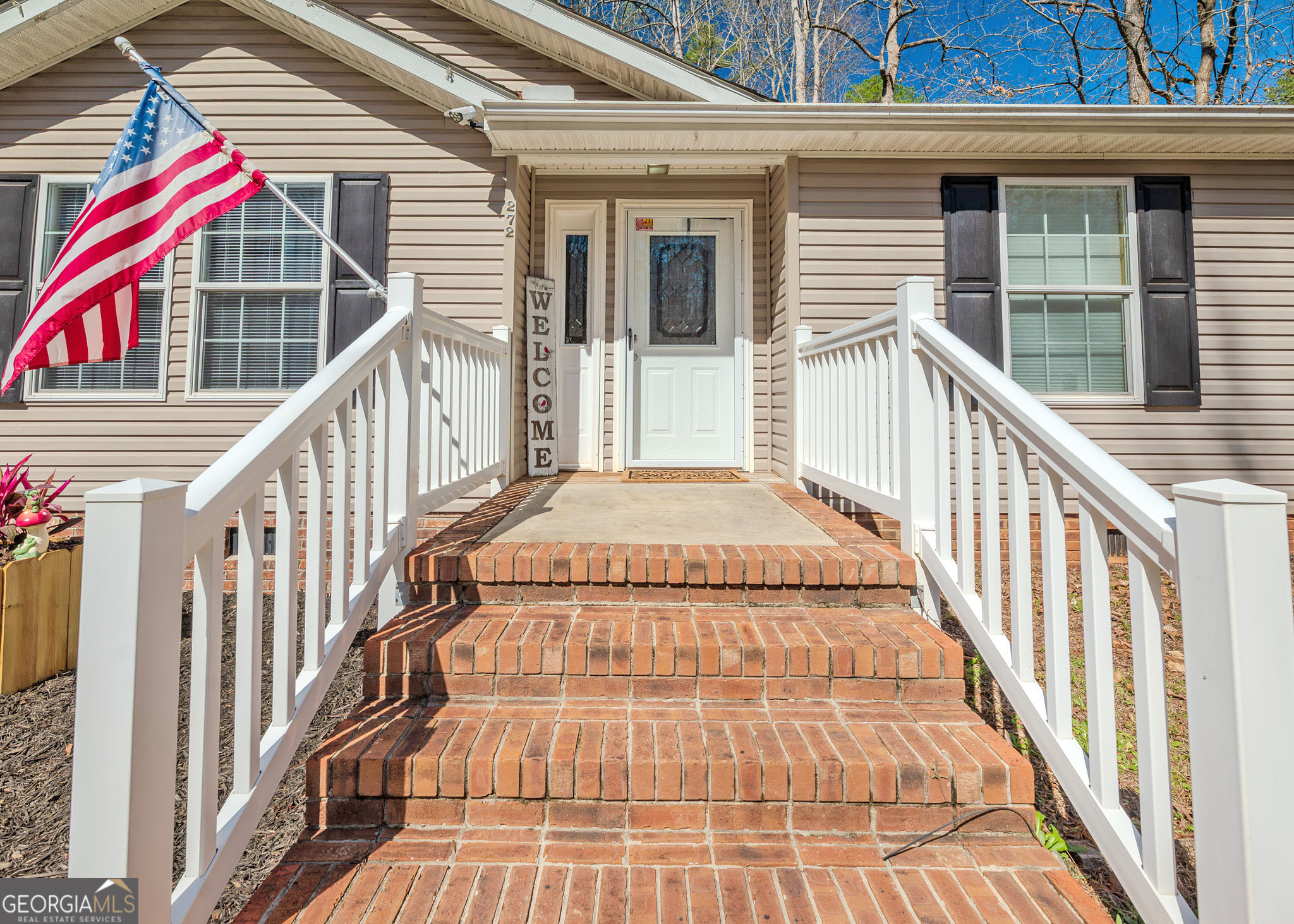 272 Lakeside Trail Martin, GA 30557 - Photo 4 of 35 a view of balcony with wooden floor and fence