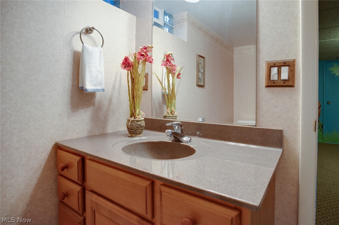 5004 Fairlawn Road Cleveland, OH 44124 - Photo 16 of 27 The basement also features a full bath.
