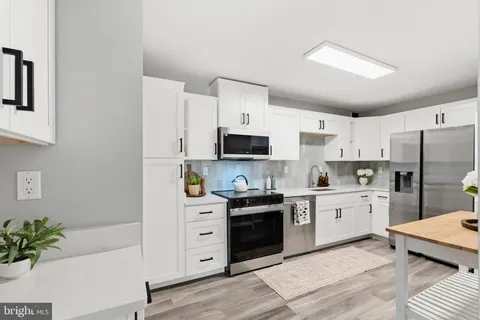 $369,999 | 307 Yoakum Parkway, Unit 706, Alexandria, VA 22304