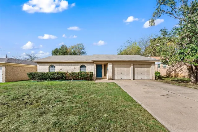 $1,550 | 6624 Vega Drive, Fort Worth, TX 76133