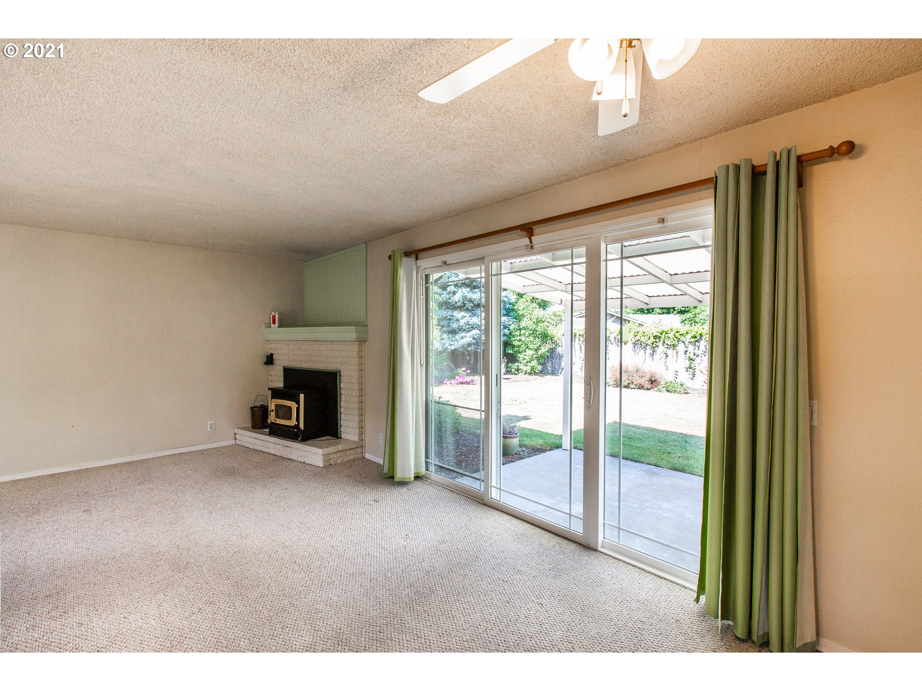 1139 Custom Way Springfield, OR 97477 - Photo 7 of 25