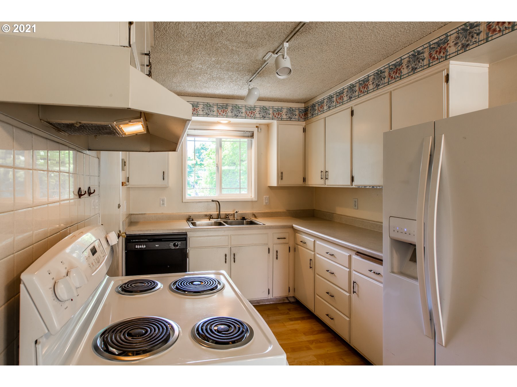 1139 Custom Way Springfield, OR 97477 - Photo 10 of 25