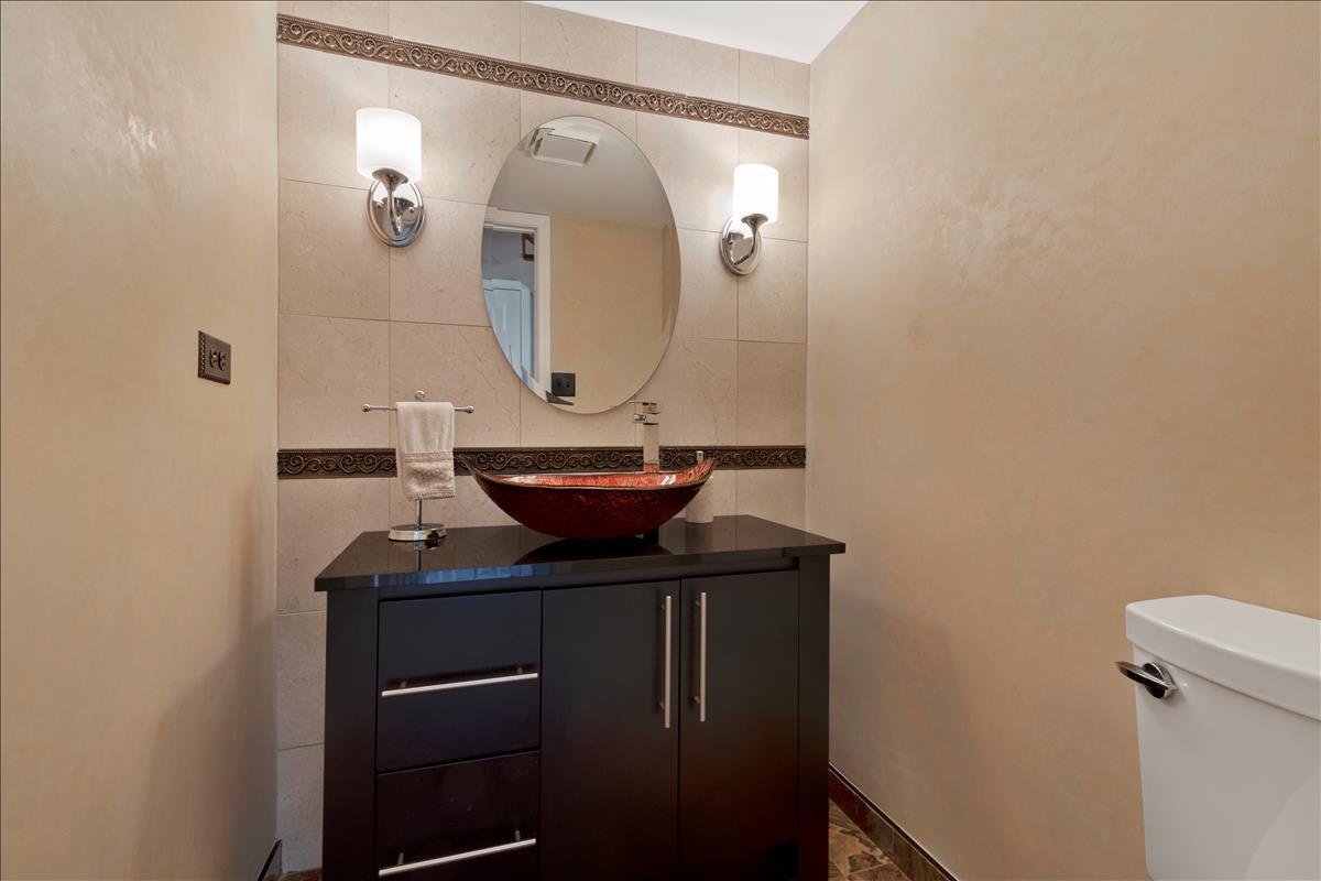 110 Stonegate Road Buffalo Grove, IL 60089 - Photo 13 of 25 a bathroom with a mirror a sink and a mirror