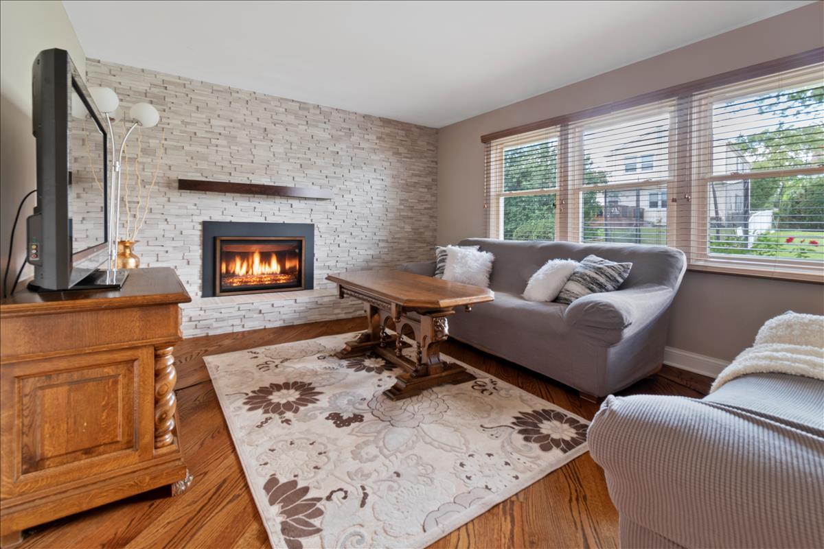 110 Stonegate Road Buffalo Grove, IL 60089 - Photo 7 of 25 a living room with furniture and a fireplace