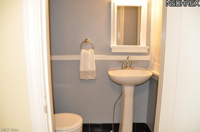17622 Berwyn Road Cleveland, OH 44120 - Photo 10 of 21 Recently Refreshed First Floor Powder Room