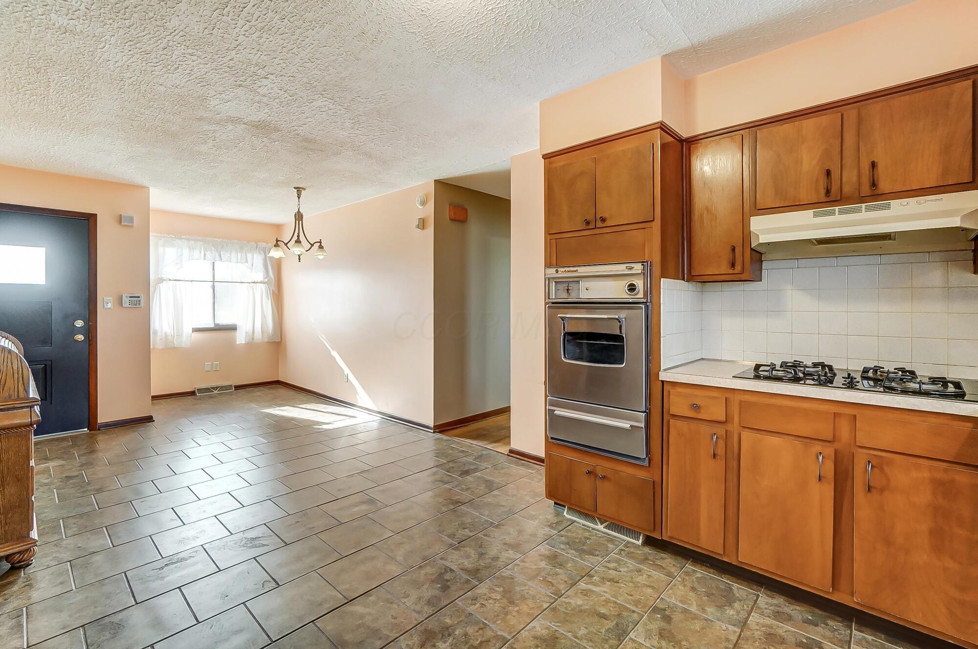 1258 Williams Road Columbus, OH 43207 - Photo 9 of 37 011