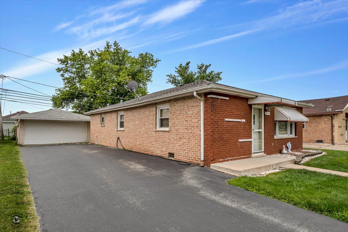 6253 Birmingham Street Chicago Ridge, IL 60415 - Photo 2 of 25