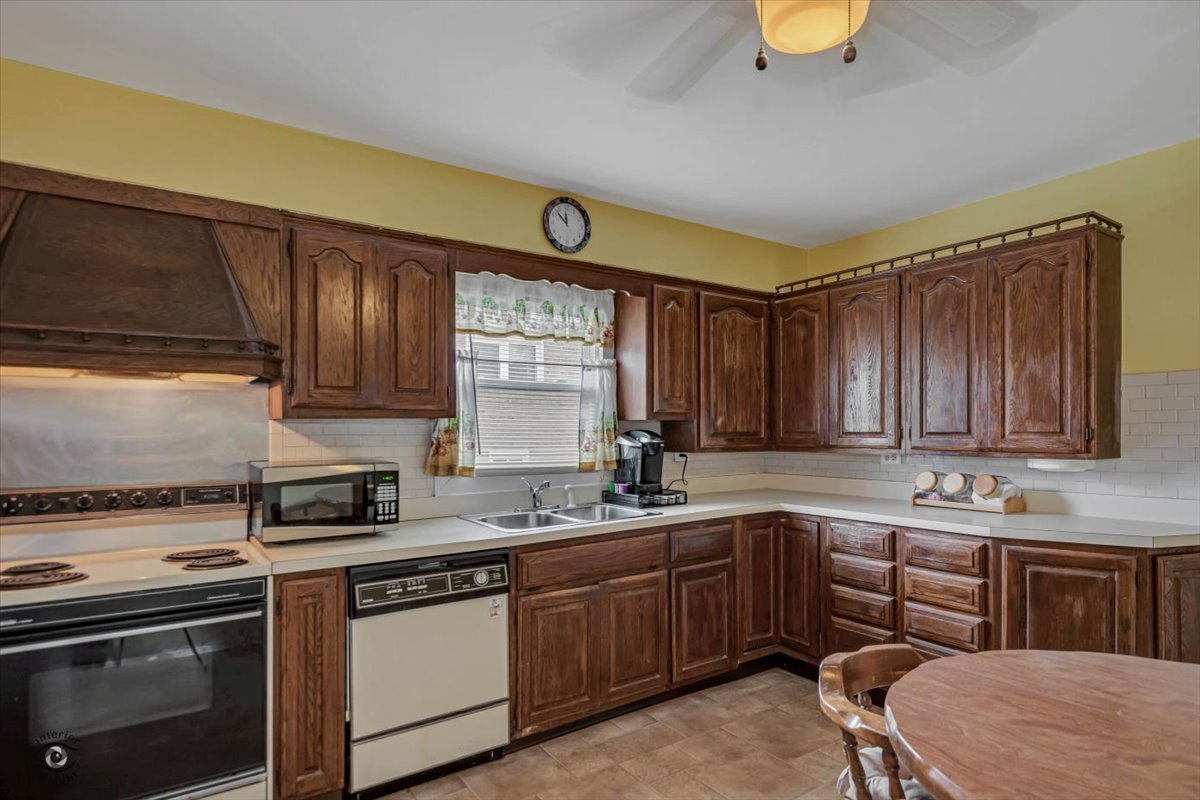 6253 Birmingham Street Chicago Ridge, IL 60415 - Photo 6 of 25