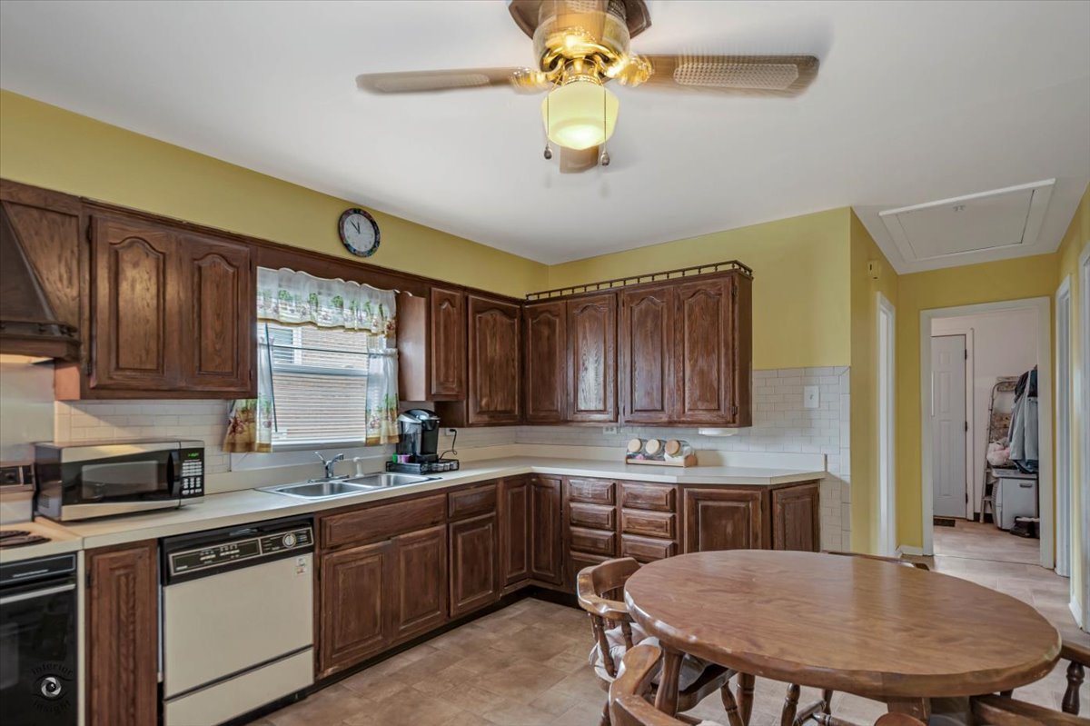 6253 Birmingham Street Chicago Ridge, IL 60415 - Photo 7 of 25