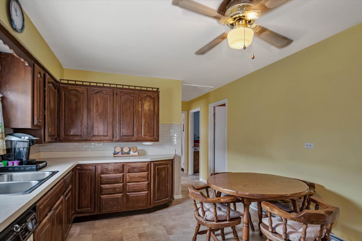 6253 Birmingham Street Chicago Ridge, IL 60415 - Photo 9 of 25
