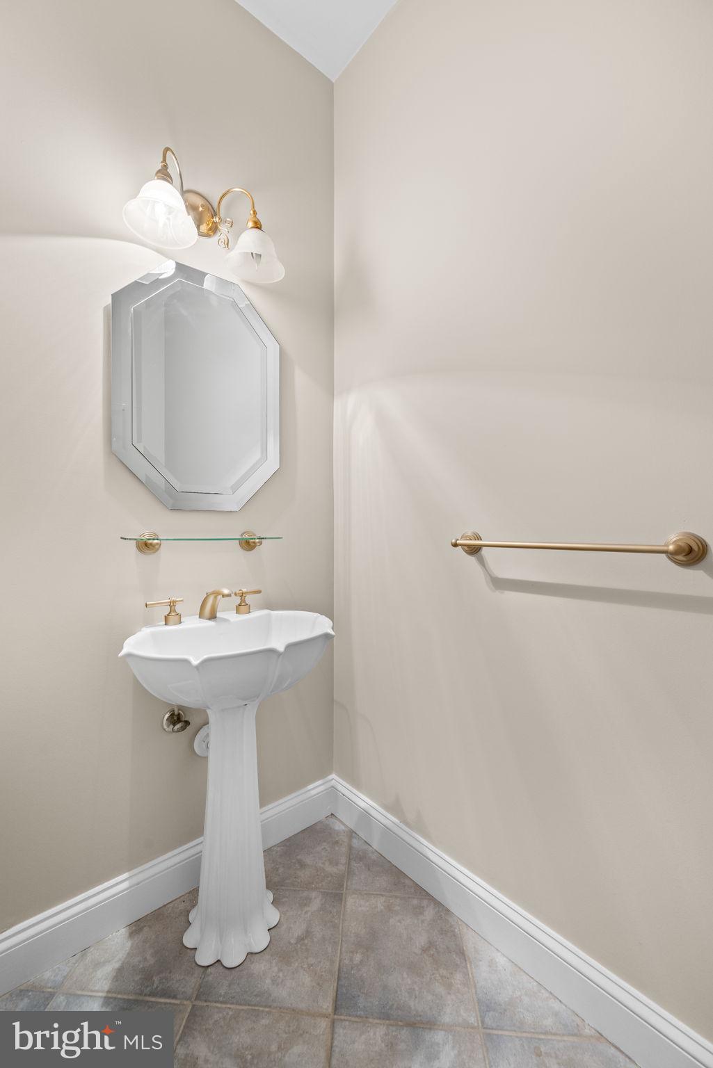 735 North Reeds Road Downingtown, PA 19335 - Photo 32 of 66 Powder Room