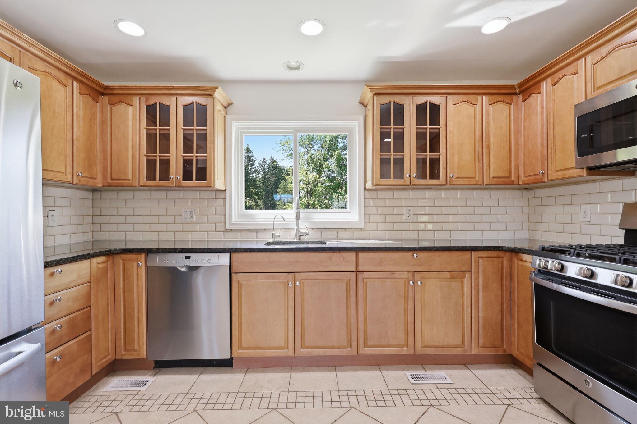 34 Woosamonsa Road Pennington, NJ 08534 - Photo 6 of 46 Gallery Image 6