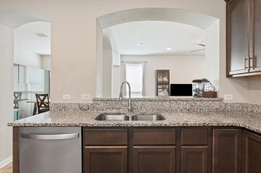 10416 Langham Drive Waco, TX 76708 - Photo 12 of 39