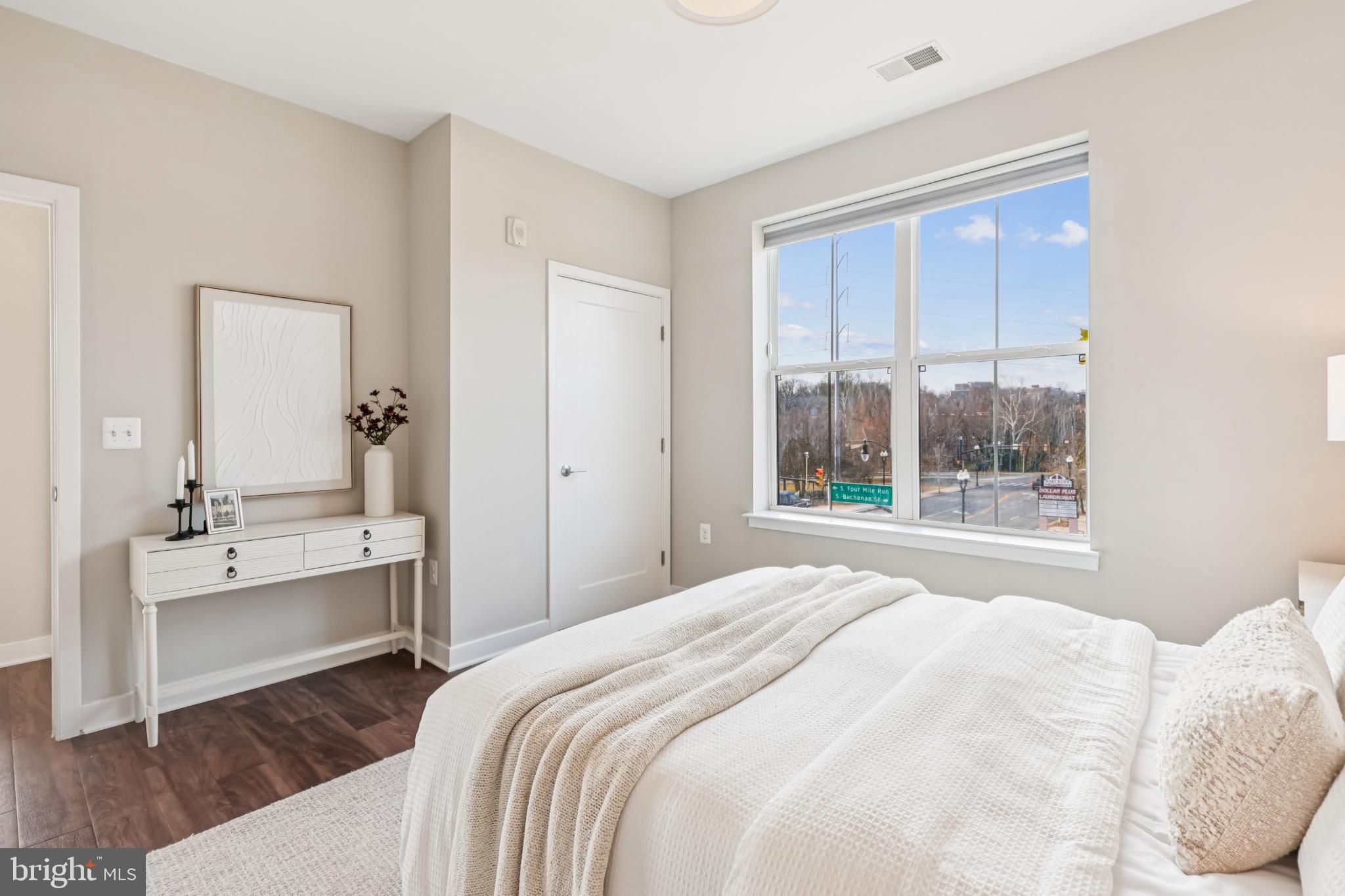 989 South Buchanan Street, Unit 225 Arlington, VA 22204 - Photo 17 of 42 a bedroom with a bed and a large window