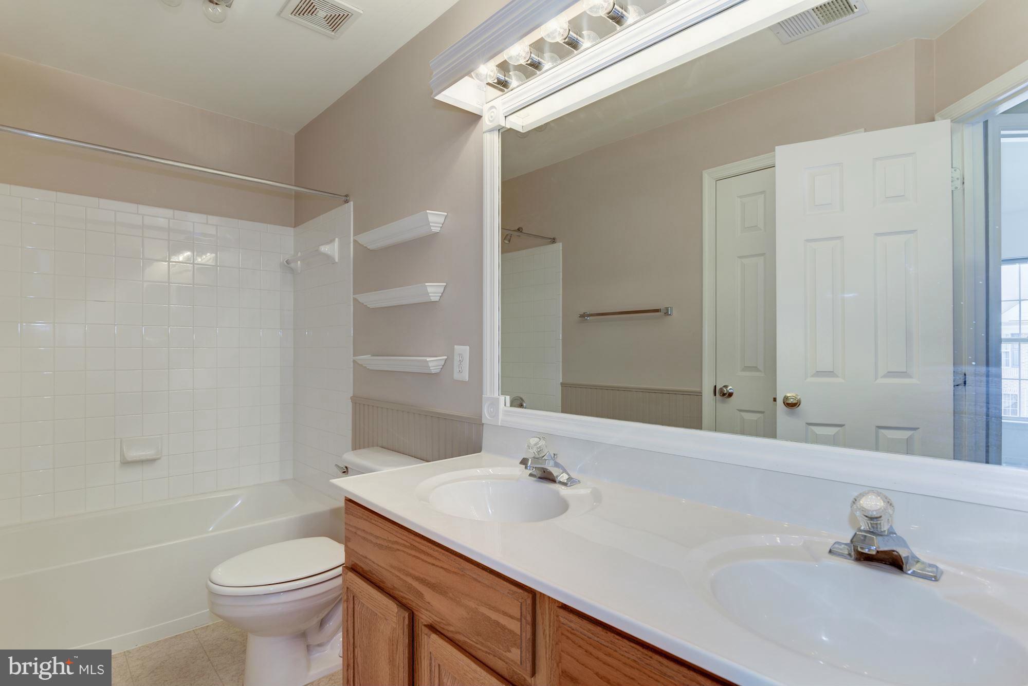 18292 Tupelo Ridge Terrace Leesburg, VA 20176 - Photo 23 of 30 Bath