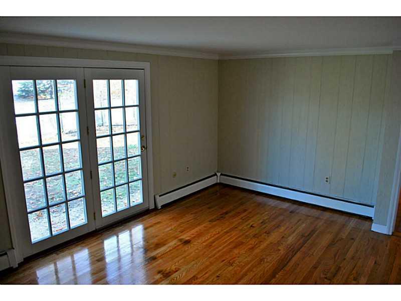 17 Fieldstone Road Cape Elizabeth, ME 04107 - Photo 21 of 34 Den. Or first floor bedroom