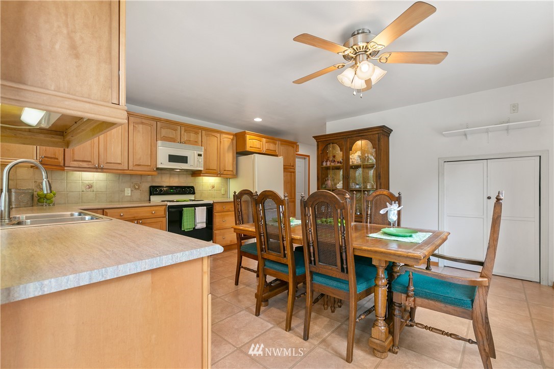 2261 Aldergrove Road Ferndale, WA 98248 - Photo 4 of 25