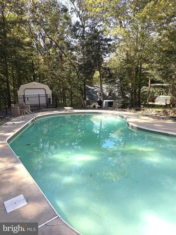 a view of entryway and stairs