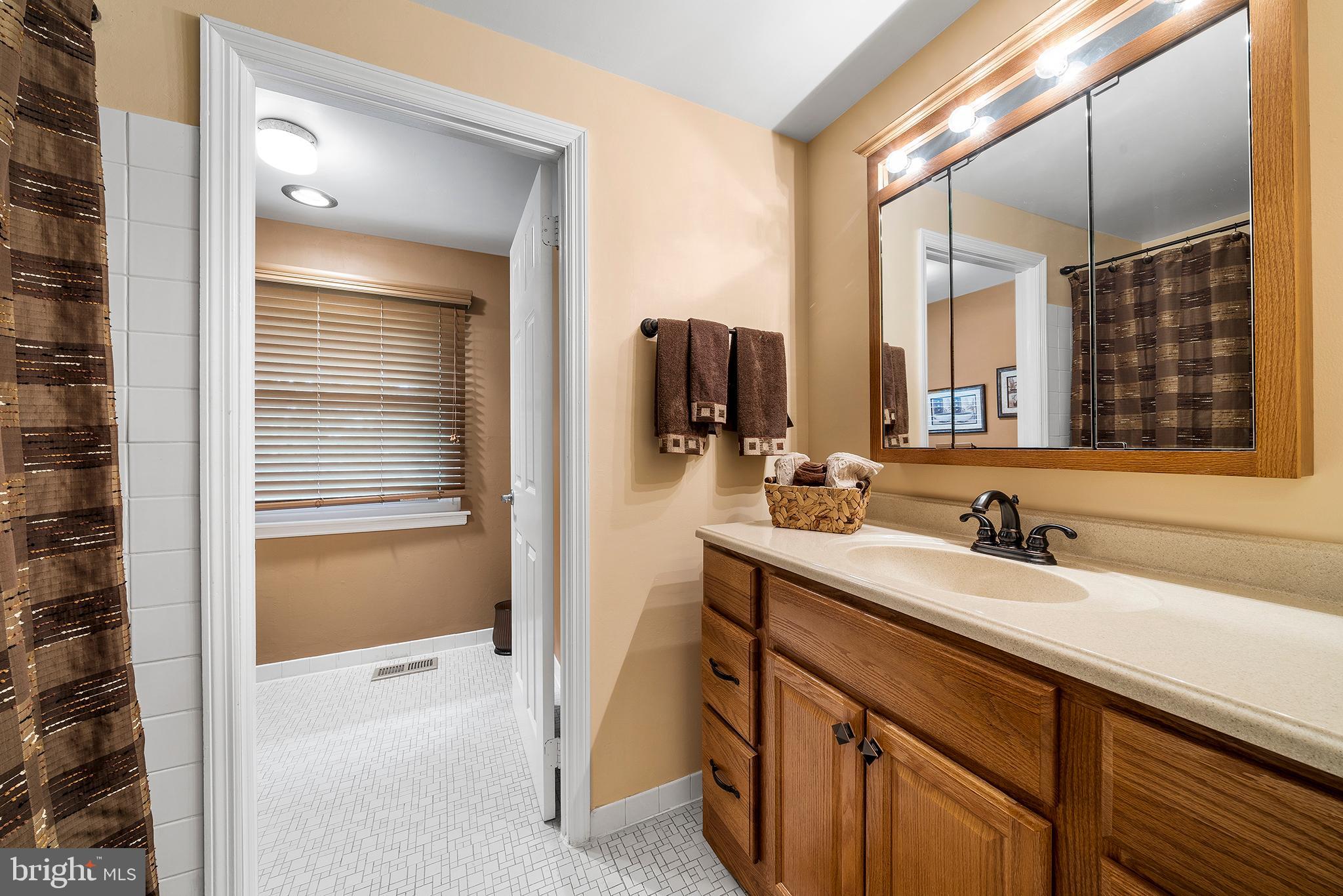 1860 Garth Road Philadelphia, PA 19116 - Photo 22 of 26 Full Hall Bath