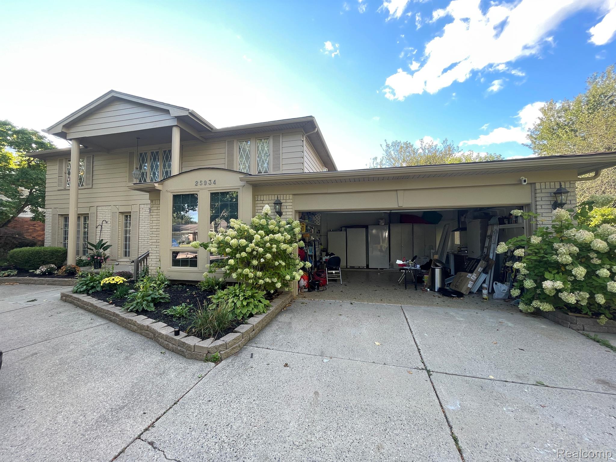 25934 Branchaster Road Farmington, MI 48336 - Photo 2 of 28 Gallery Image 2