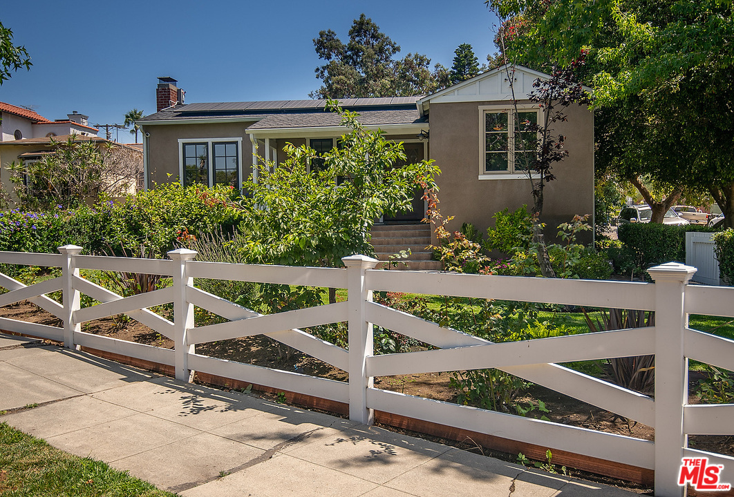 10561 Clarkson Road Los Angeles, CA 90064 - Photo 3 of 47 Gallery Image 3