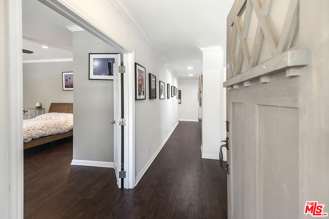 10561 Clarkson Road Los Angeles, CA 90064 - Photo 5 of 47 Gallery Image 5