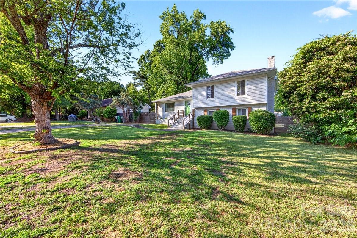 5907 Bluebonnet Road Charlotte, NC 28212 - Photo 2 of 37