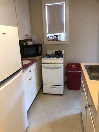 20 Loudon Street Worcester, MA 01610 - Photo 8 of 24