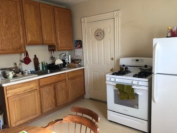 20 Loudon Street Worcester, MA 01610 - Photo 9 of 24