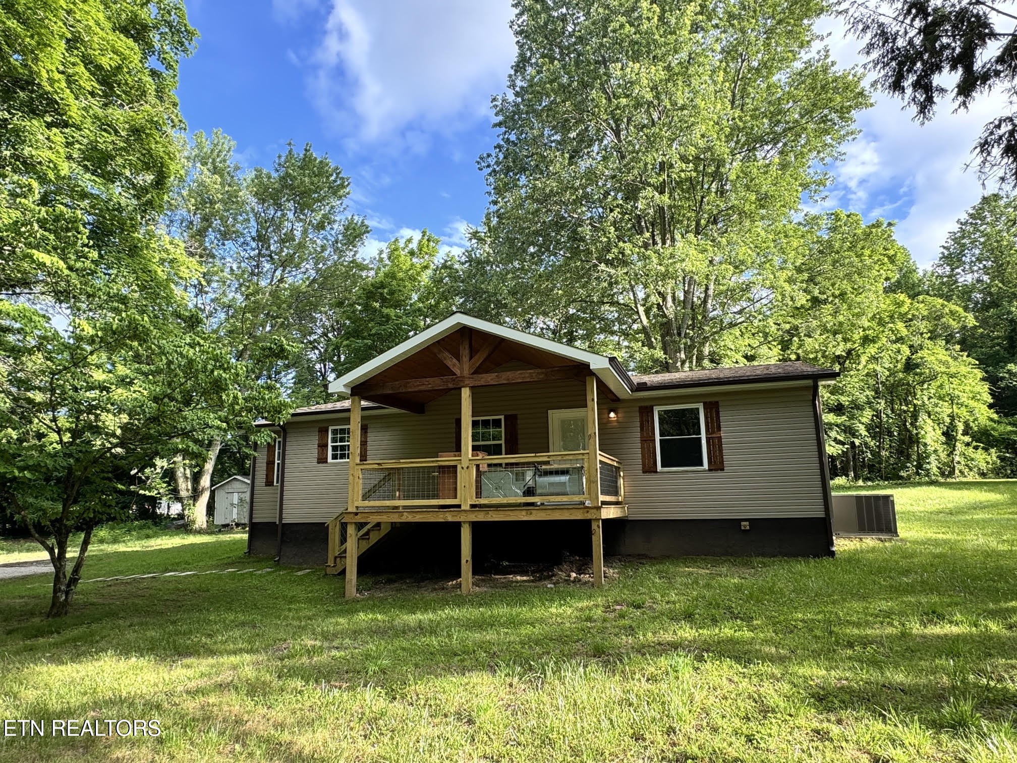 2506 Rugby Pike Jamestown, TN 38556 - Photo 2 of 24