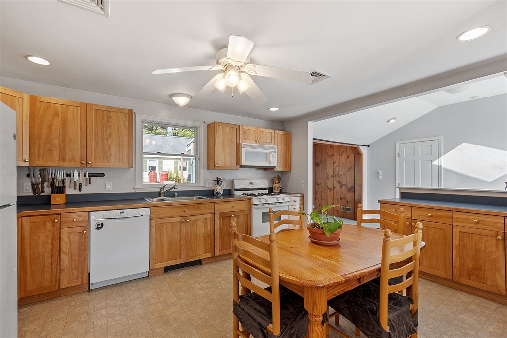 46 Lowell Road Pepperell, MA 01463 - Photo 17 of 35