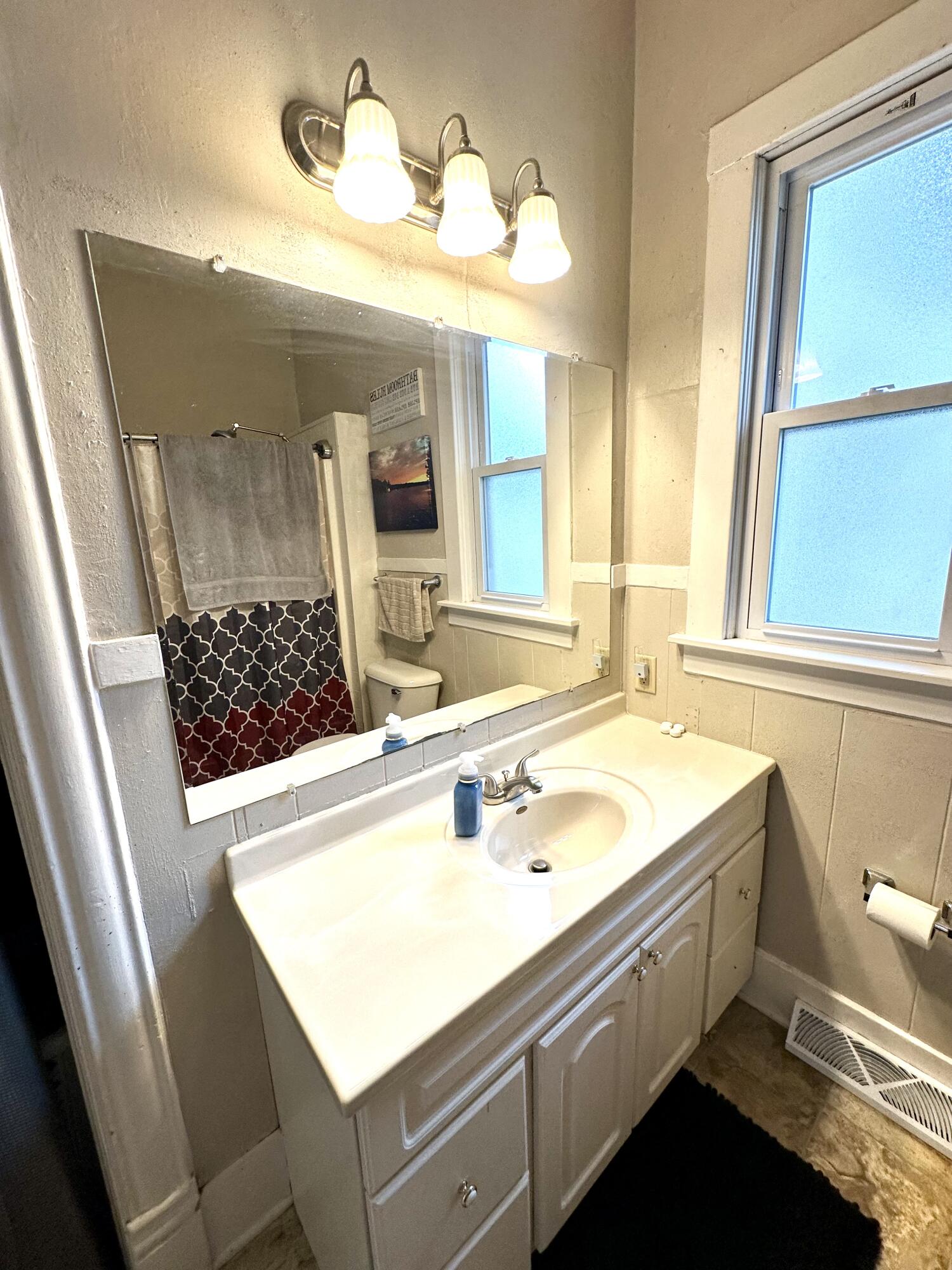 913 69th Street Kenosha, WI 53143 - Photo 11 of 23 Full Bathroom Vanity