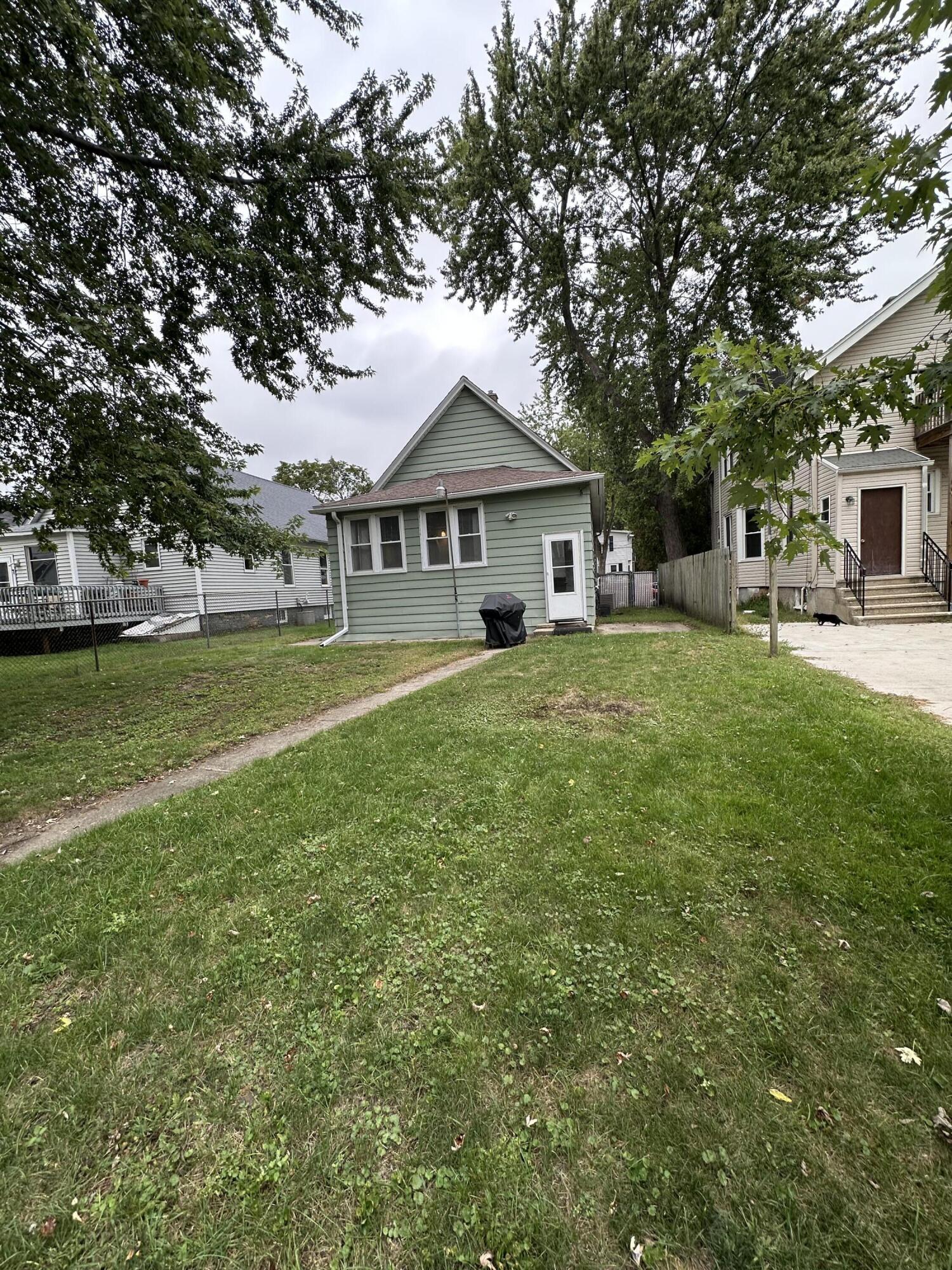 913 69th Street Kenosha, WI 53143 - Photo 20 of 23 Back yard