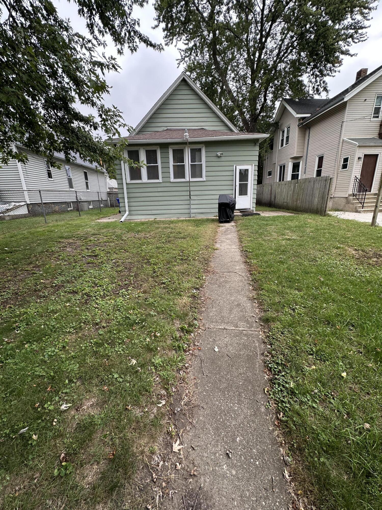 913 69th Street Kenosha, WI 53143 - Photo 21 of 23 Back of home/yard
